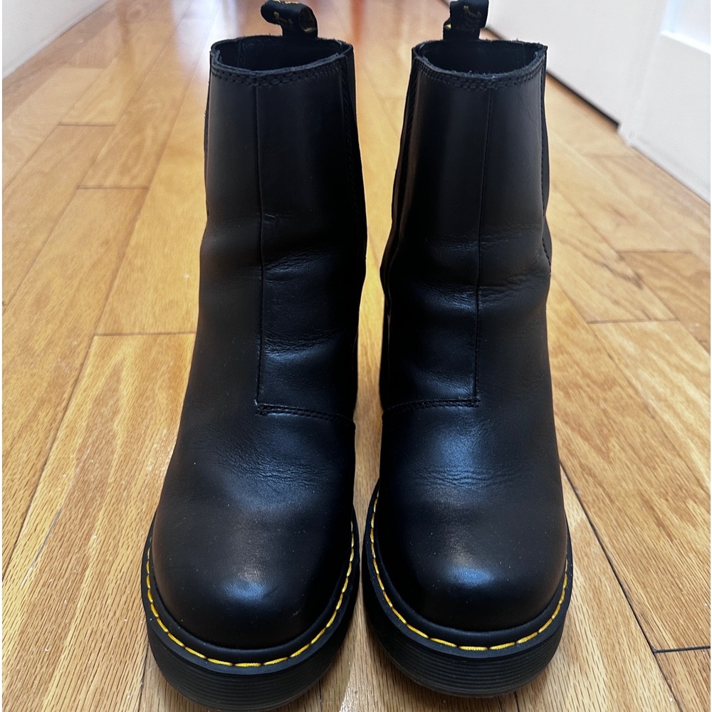 Dr. Martens Women's Spence Chelsea Boot size 9